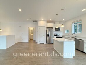 1944 Olympia Ave NE in Olympia, WA - Building Photo - Building Photo