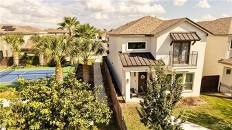 40 N 14th St in McAllen, TX - Building Photo