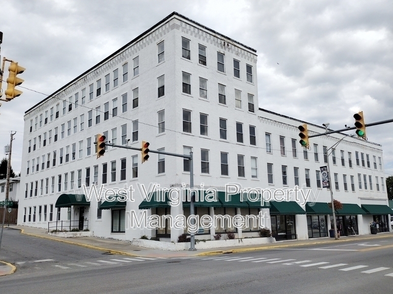 104 N 8th St in Princeton, WV - Building Photo