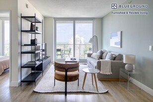 987 SW 37th Ave, Unit SI FL11-ID82 in Miami, FL - Building Photo