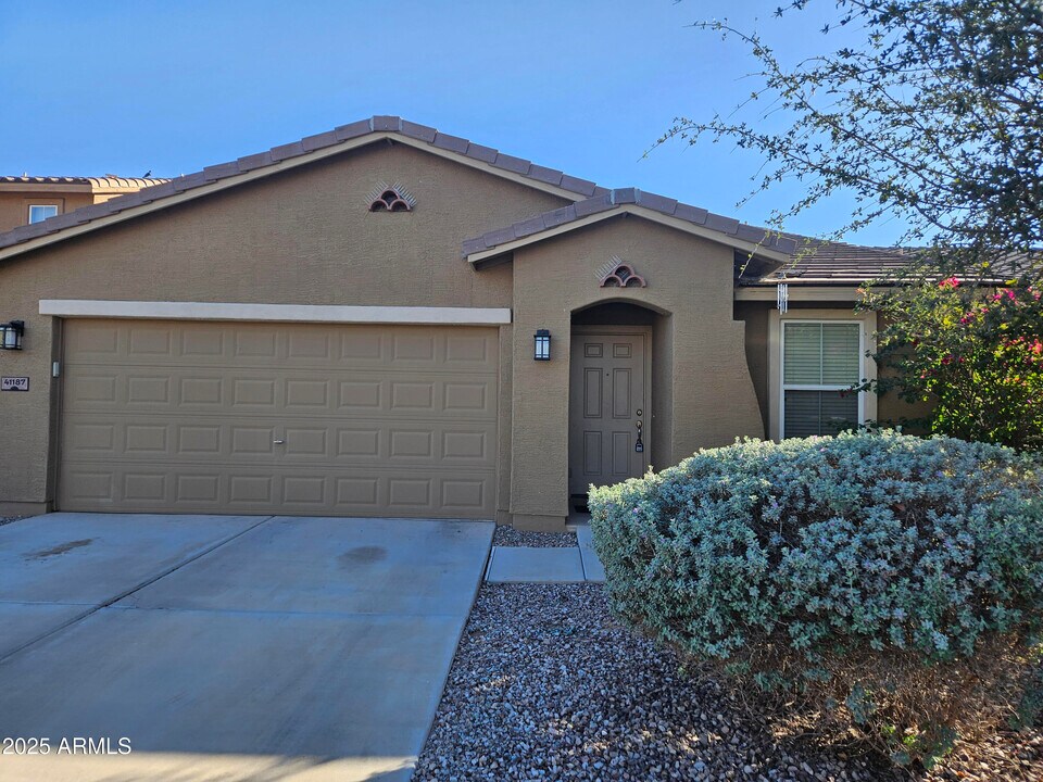41187 W Bravo Dr in Maricopa, AZ - Building Photo