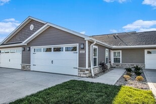 Redwood Powell in Powell, OH - Building Photo