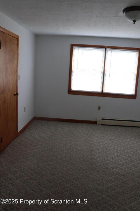 112 1st St in Olyphant, PA - Building Photo