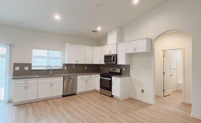 8605 Frankie Lou St in Bakersfield, CA - Building Photo - Building Photo