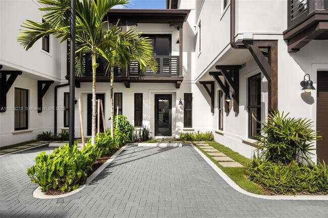7510 SW 100th St in Pinecrest, FL - Building Photo - Building Photo