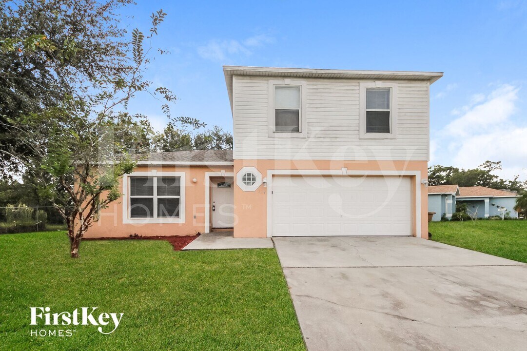 329 Chiquita Ct in Kissimmee, FL - Building Photo