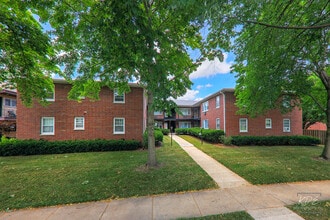 129-133 E Franklin Ave in Naperville, IL - Building Photo - Building Photo