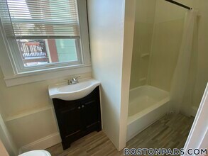 100 River St, Unit 2 in Cambridge, MA - Building Photo - Building Photo