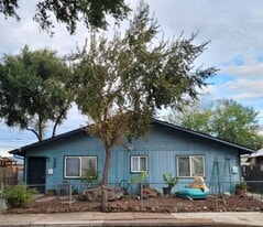 722 Cedar St in Medford, OR - Building Photo
