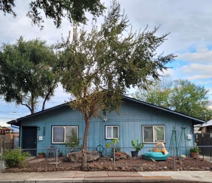 722 Cedar St in Medford, OR - Building Photo