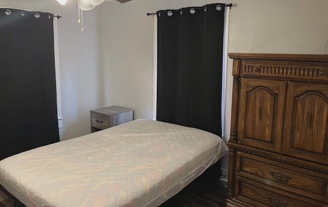 property at 2024 N Ross Ave