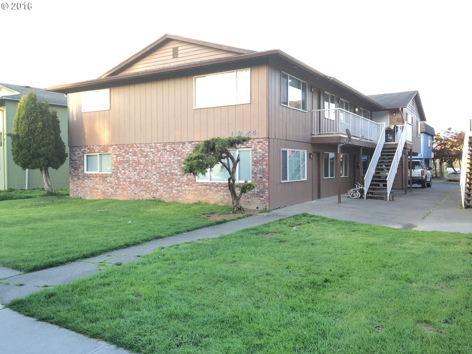 1924 Dorothy St in Longview, WA - Foto de edificio