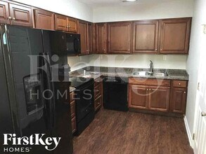 9305 N Forest Hills Dr in Tampa, FL - Building Photo - Building Photo