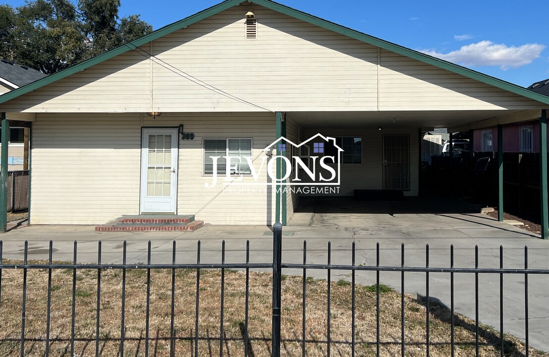 309 N Harding Ave in Wapato, WA - Building Photo