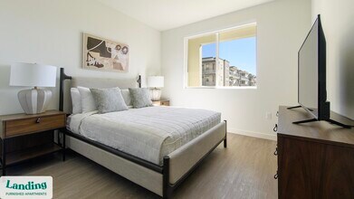 9235 W Russell Rd, Unit 214 in Las Vegas, NV - Foto de edificio - Building Photo