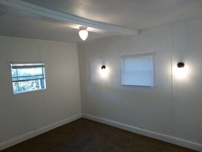 826 Queens Dr in Tool, TX - Building Photo - Building Photo