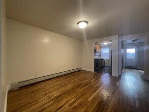 204 Christopher Columbus Dr in Jersey City, NJ - Building Photo - Building Photo