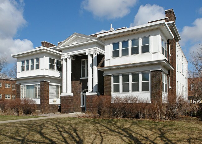 1815 Portland Ave in St. Paul, MN - Foto de edificio - Building Photo