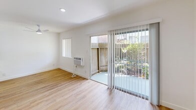 The Regal Villa Apts in Los Angeles, CA - Building Photo - Interior Photo