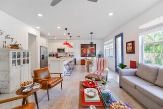 4735 Eucalyptus Dr in Hollywood, FL - Building Photo - Building Photo