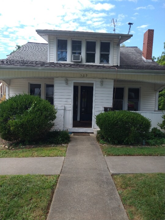 509 10th St in North Wilkesboro, NC - Building Photo