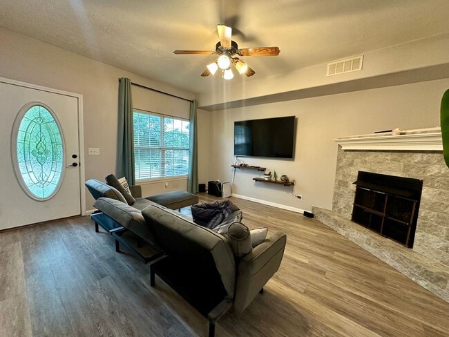 301 Carmel Valley Way in St. Robert, MO - Building Photo - Building Photo