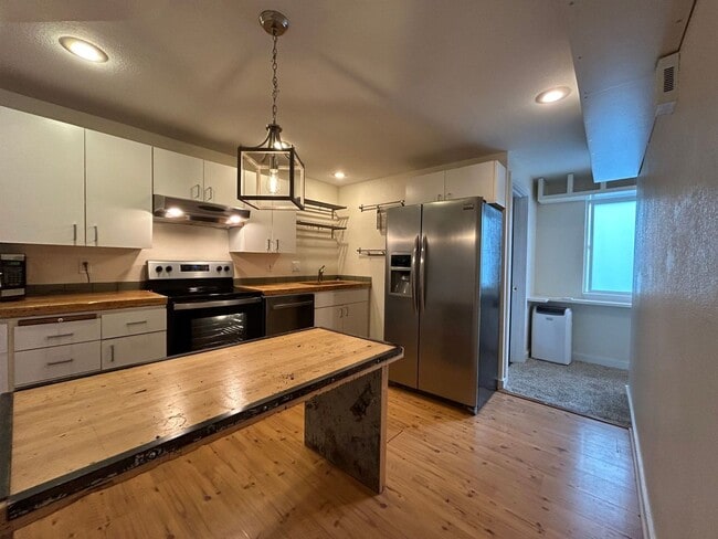 property at 2254 Maplewood Dr S