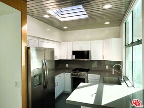 2218 Main St in Santa Monica, CA - Building Photo - Building Photo