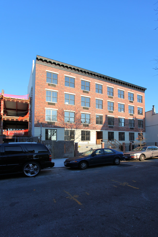 999 Willoughby Ave in Brooklyn, NY - Foto de edificio - Building Photo