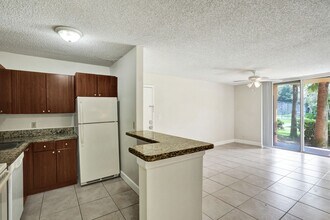 10773 CLEARY Blvd in Plantation, FL - Building Photo - Building Photo
