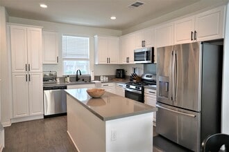 7648 Channel View St in Chino, CA - Building Photo - Building Photo
