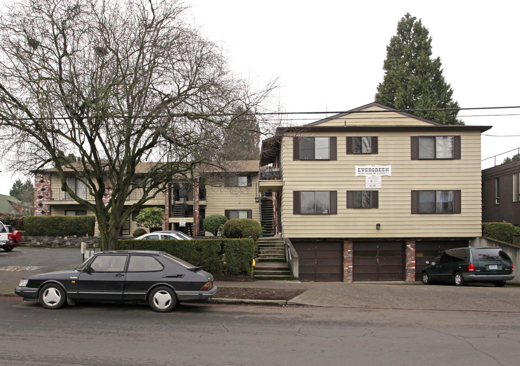 Evergreen in Portland, OR - Foto de edificio