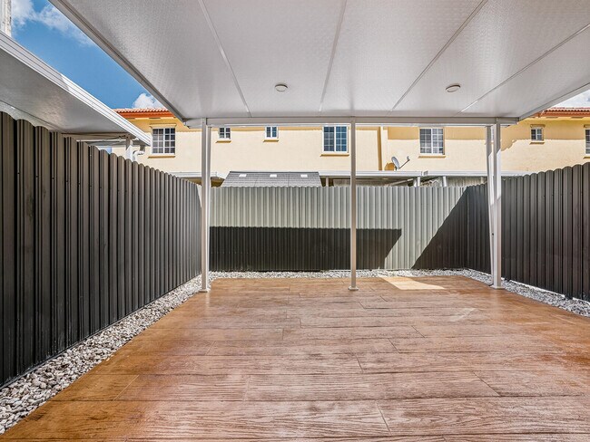 11475 NW 94th Pl in Hialeah Gardens, FL - Building Photo - Building Photo