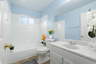 2208 Peppertree Way in Antioch, CA - Building Photo - Building Photo
