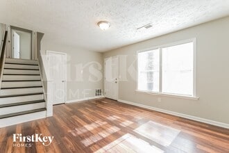 680 Springhollow Ln SW in Marietta, GA - Foto de edificio - Building Photo