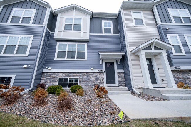 21831 136th Wy in Rogers, MN - Building Photo - Building Photo