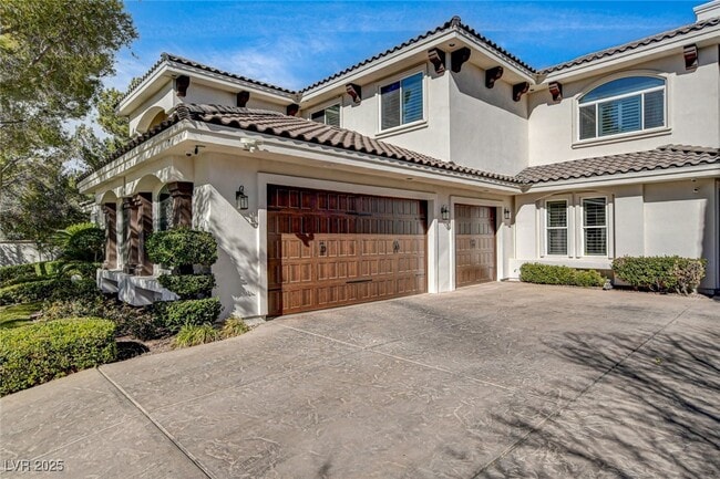 property at 2272 Coral Ridge Ave