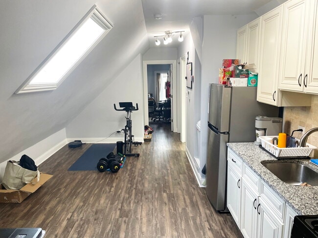 2824 N Ridgeway Ave, Unit 3, Unit 3