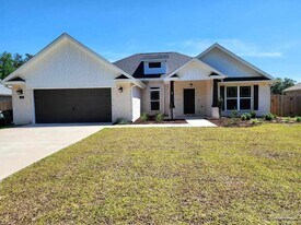 1131 Green Hills Rd in Gonzalez, FL - Building Photo