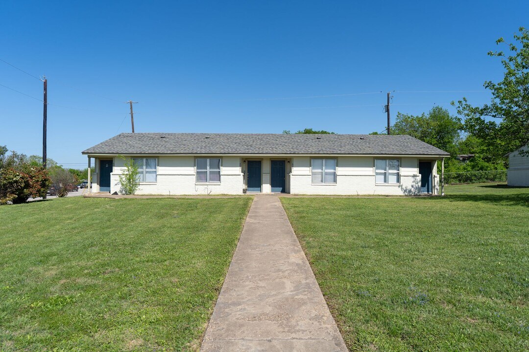 630 Hillcrest St in Hillsboro, TX - Building Photo