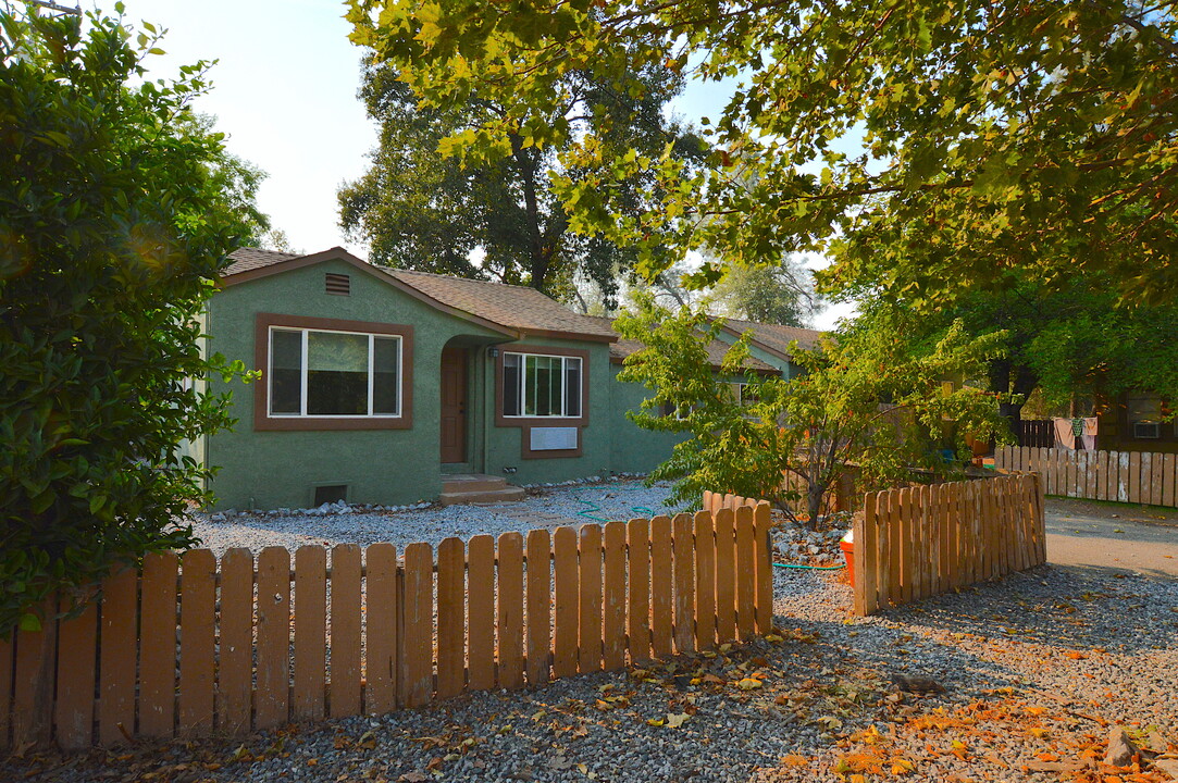 2230 El Reno Ln in Redding, CA - Building Photo