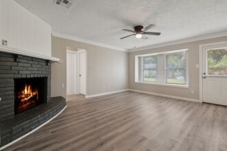 15311 Old Creek Rd in Houston, TX - Building Photo - Building Photo