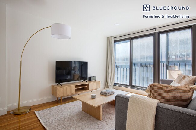 123 E 54th St in New York, NY - Building Photo - Building Photo