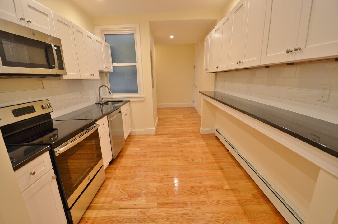 37 Brookline St, Unit 9T in Cambridge, MA - Building Photo