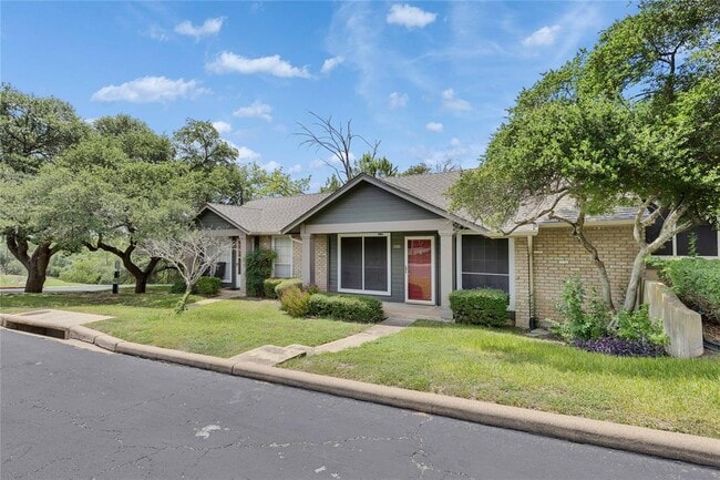 1015 E Yager Ln in Austin, TX - Building Photo - Building Photo
