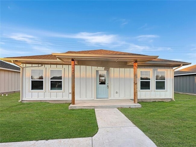 property at 2008 Willow Pl
