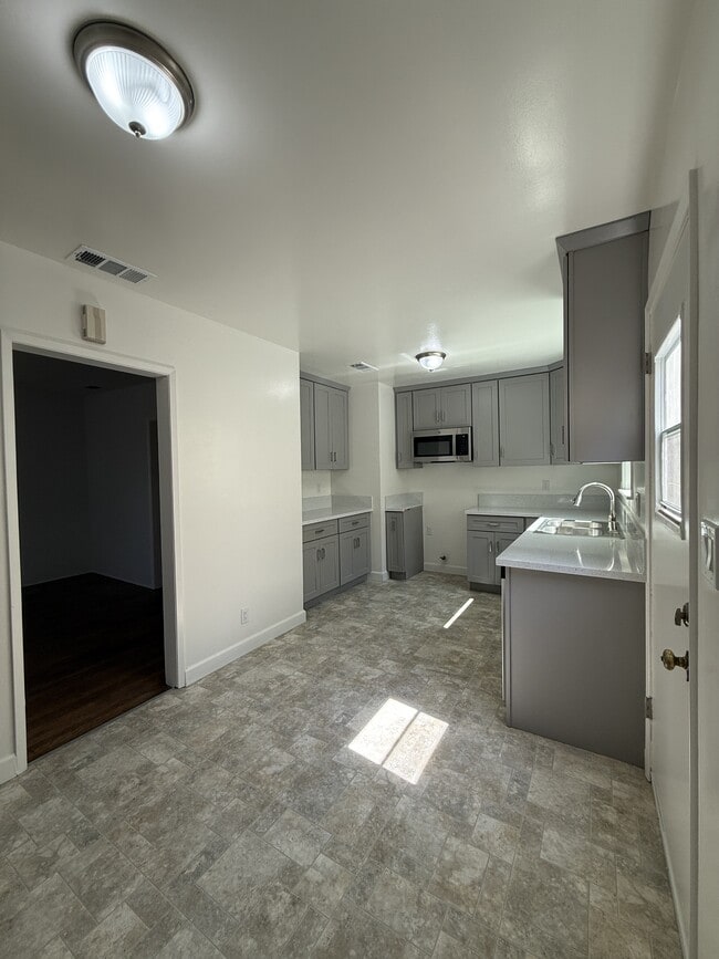 2659 Montrose Ave in Montrose, CA - Building Photo - Building Photo