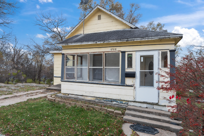 1806 E Main St in Ottumwa, IA - Building Photo - Building Photo