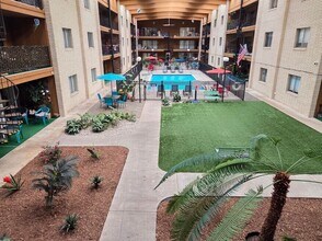 Tropicana Apartments in Duluth, MN - Building Photo - Building Photo