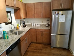 1200 N 62nd St in Wauwatosa, WI - Foto de edificio - Building Photo